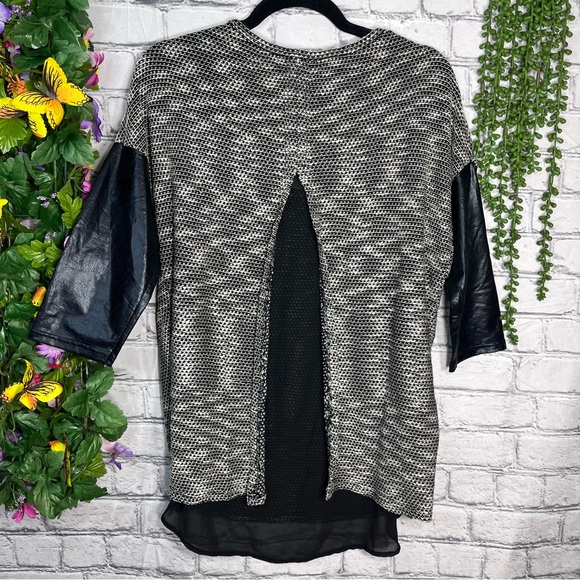 ¥💙2/$40💙Lady Dutch High Society Quarter Sleeve Detailed Top Size Small - Picture 7 of 16